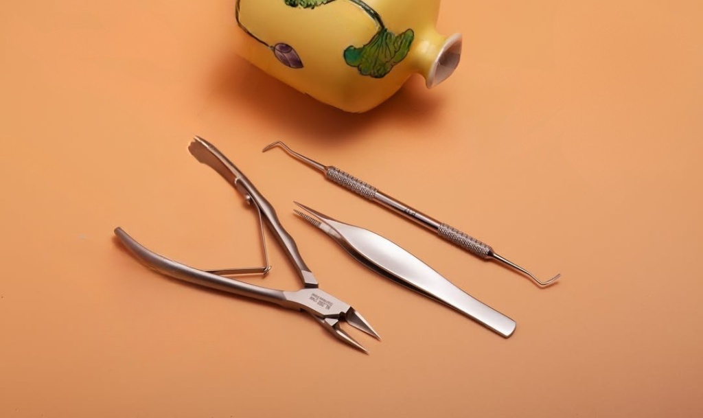 Pribor za manikir i pedikir Nghia